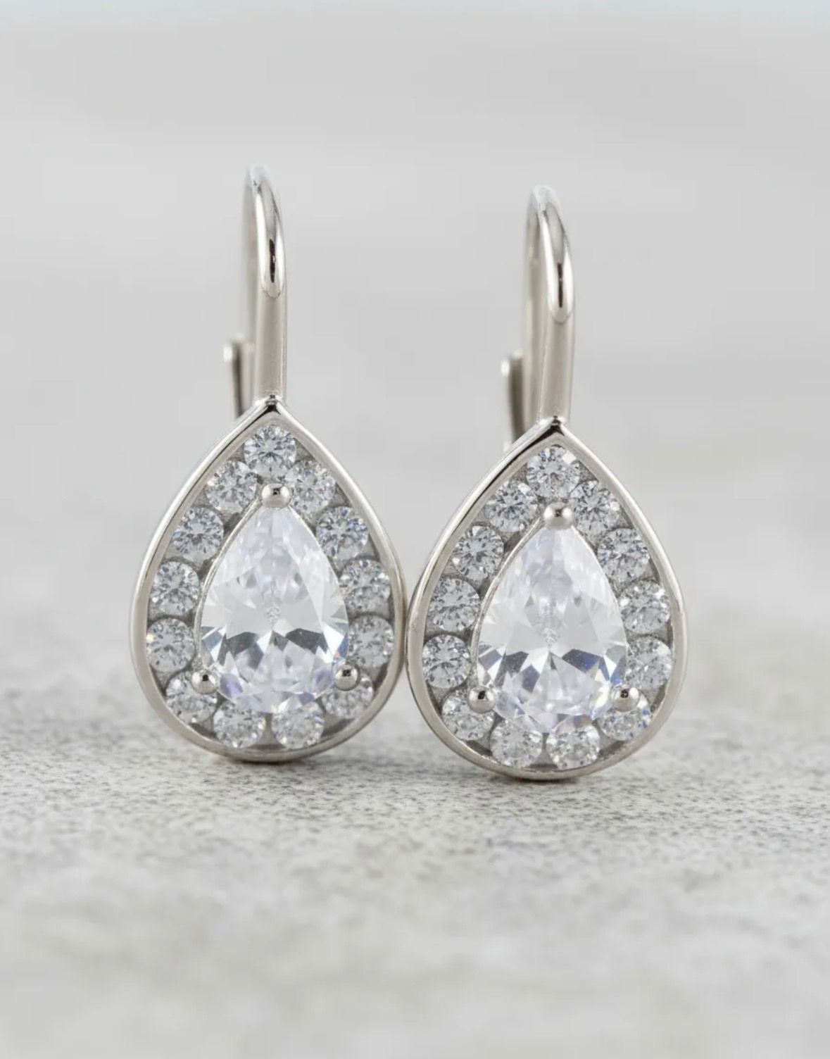 Aros Broche Brisura Gota con Micro Pave y Cubic