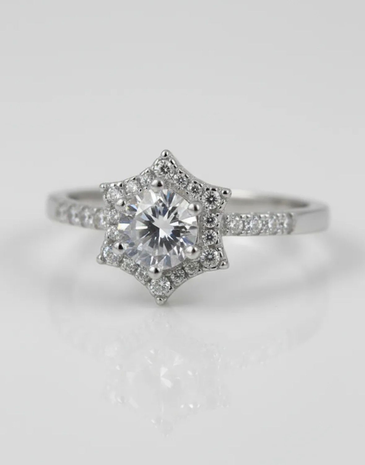 Anillo Solitario Estrella Compromiso Amor Cubic