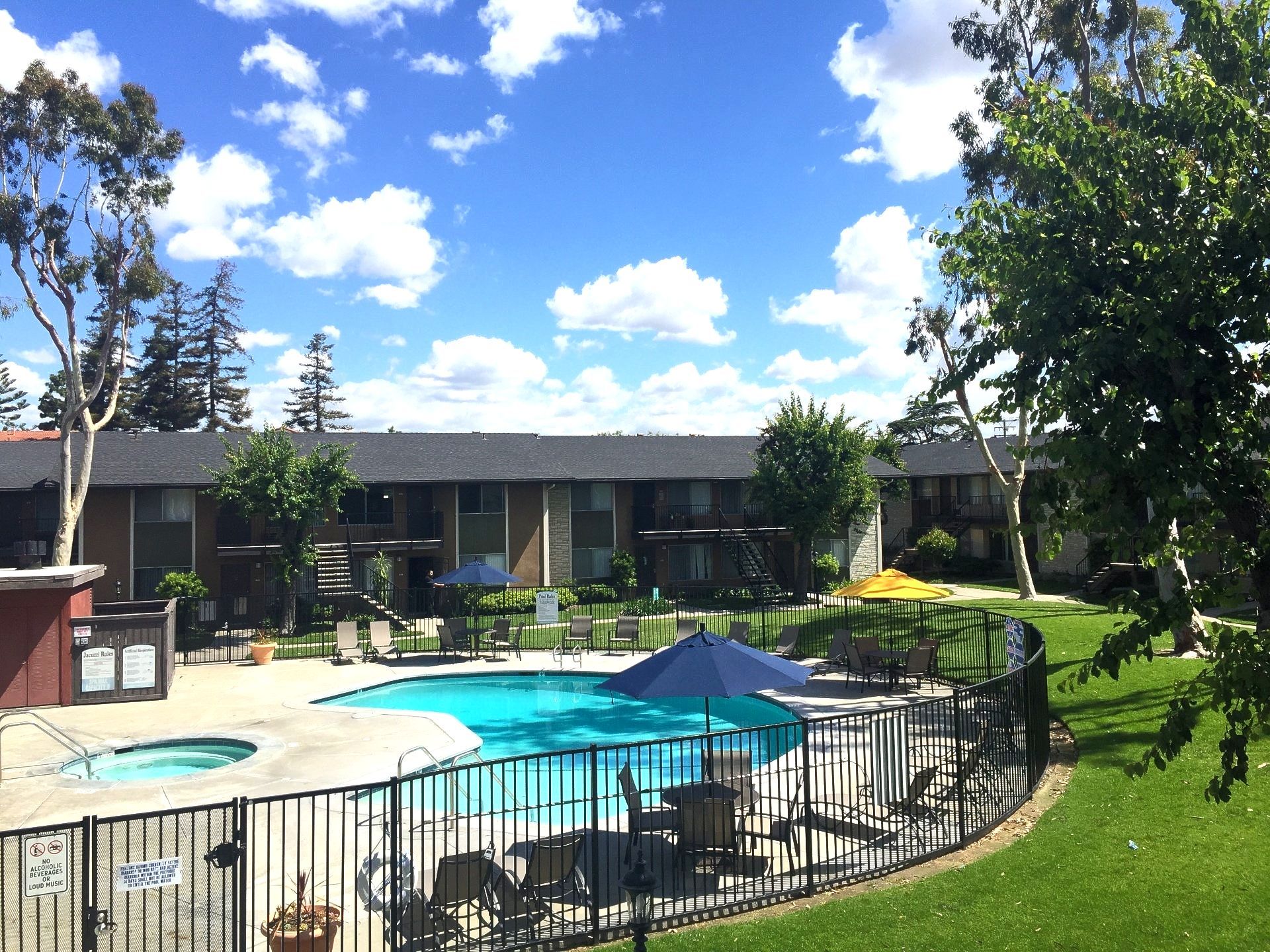 Pool | Peppertree Apartments