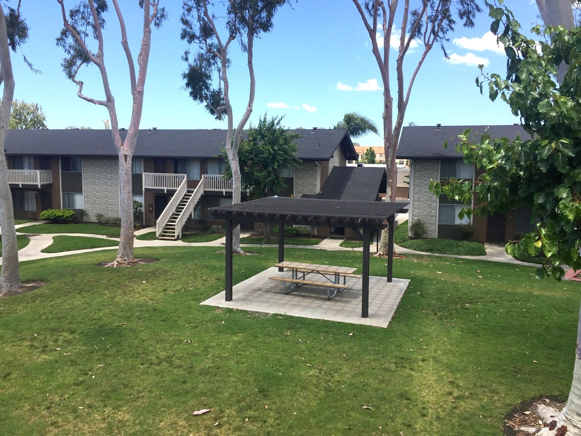 Exterior | Peppertree Apartments