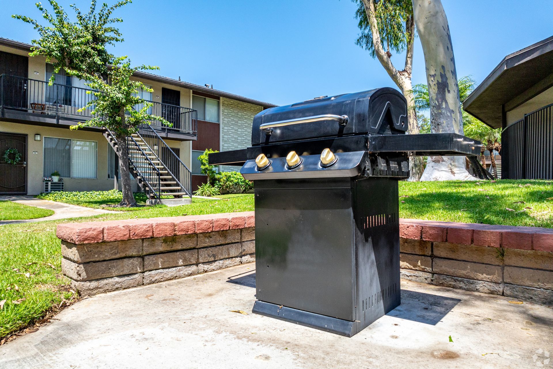 Exterior BBQ Area | Peppertree Apartments