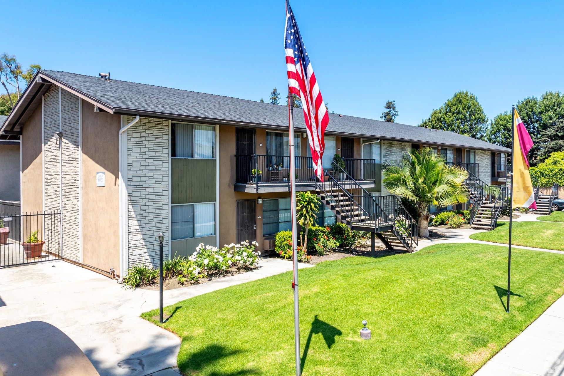 Exterior | Peppertree Apartments