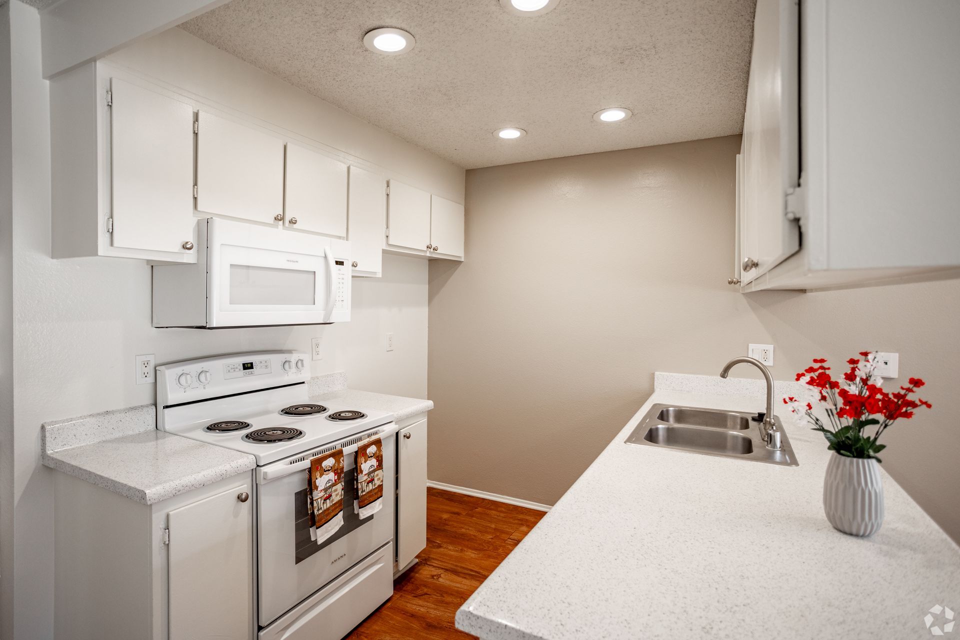 Kitchen | Peppertree Apartments