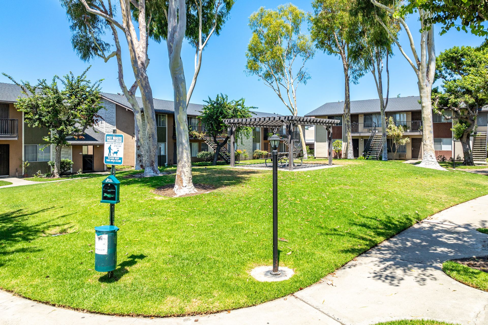 Exterior | Peppertree Apartments