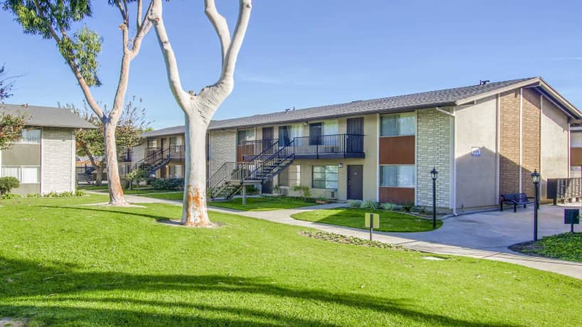 Exterior | Peppertree Apartments