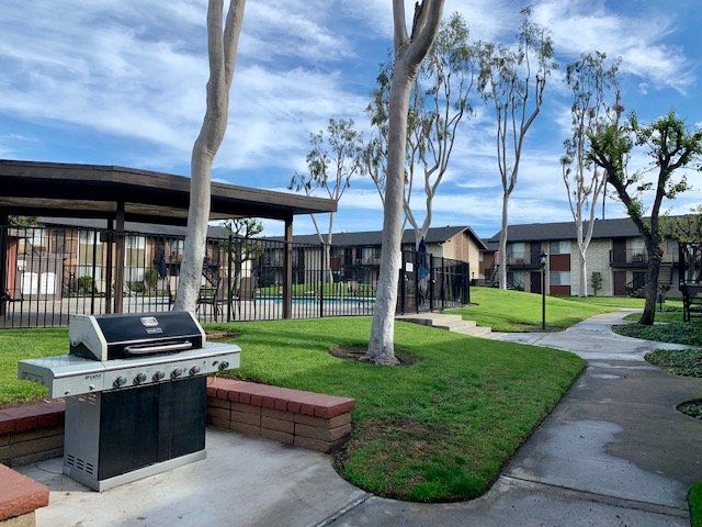 Exterior | Peppertree Apartments