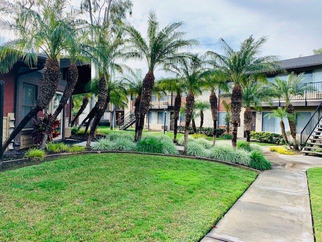 Exterior | Peppertree Apartments