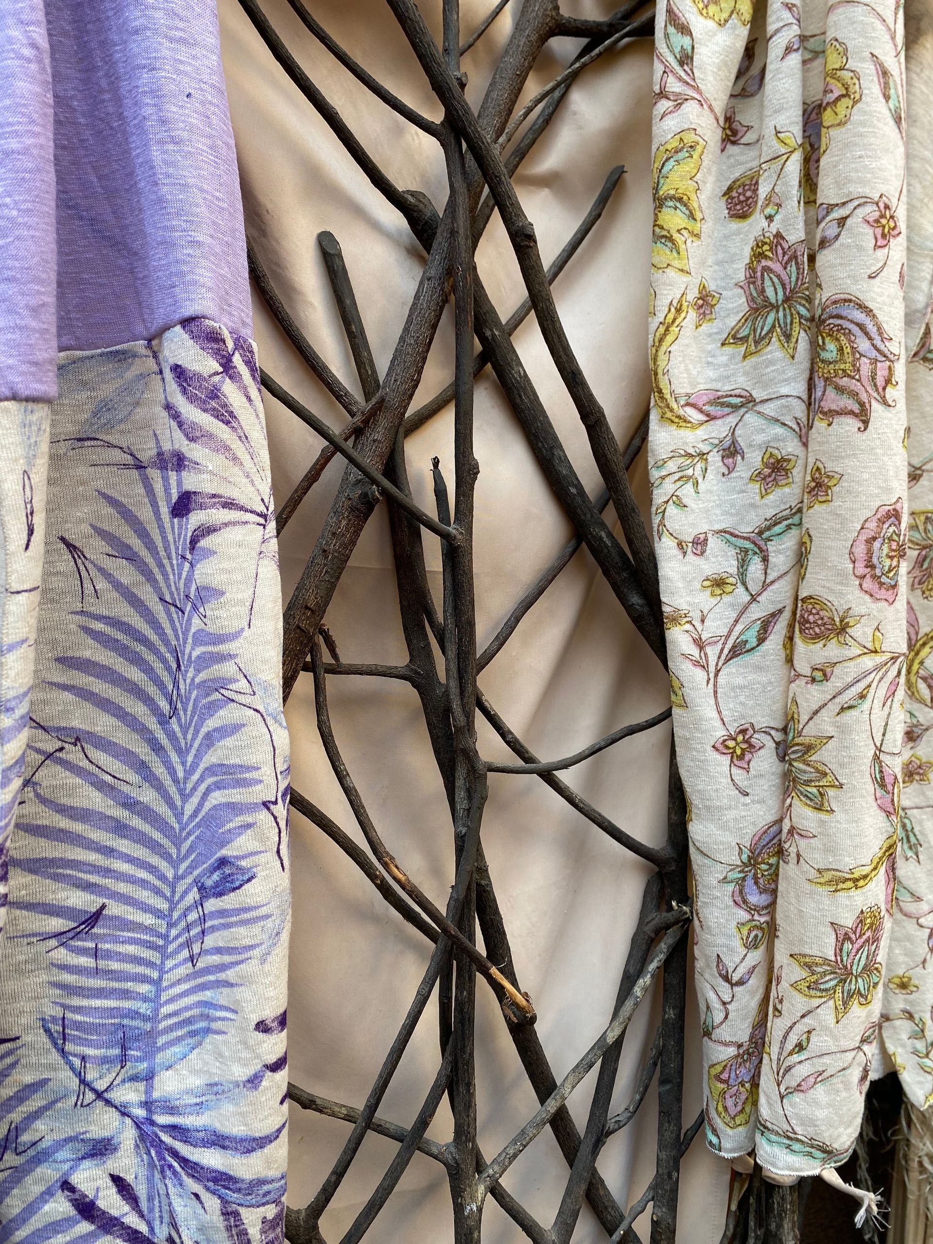 Particolare abbigliamento in canapa