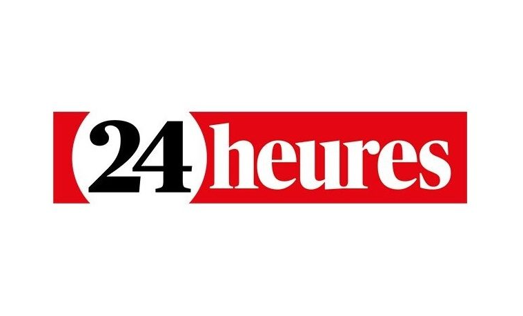 Un logo comportant le texte « 24 heures » en blanc et noir sur un fond rectangulaire rouge uni.