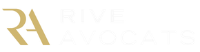 Monogramme doré « RA » à côté du texte blanc « RIVE AVOCATS » sur fond sombre.