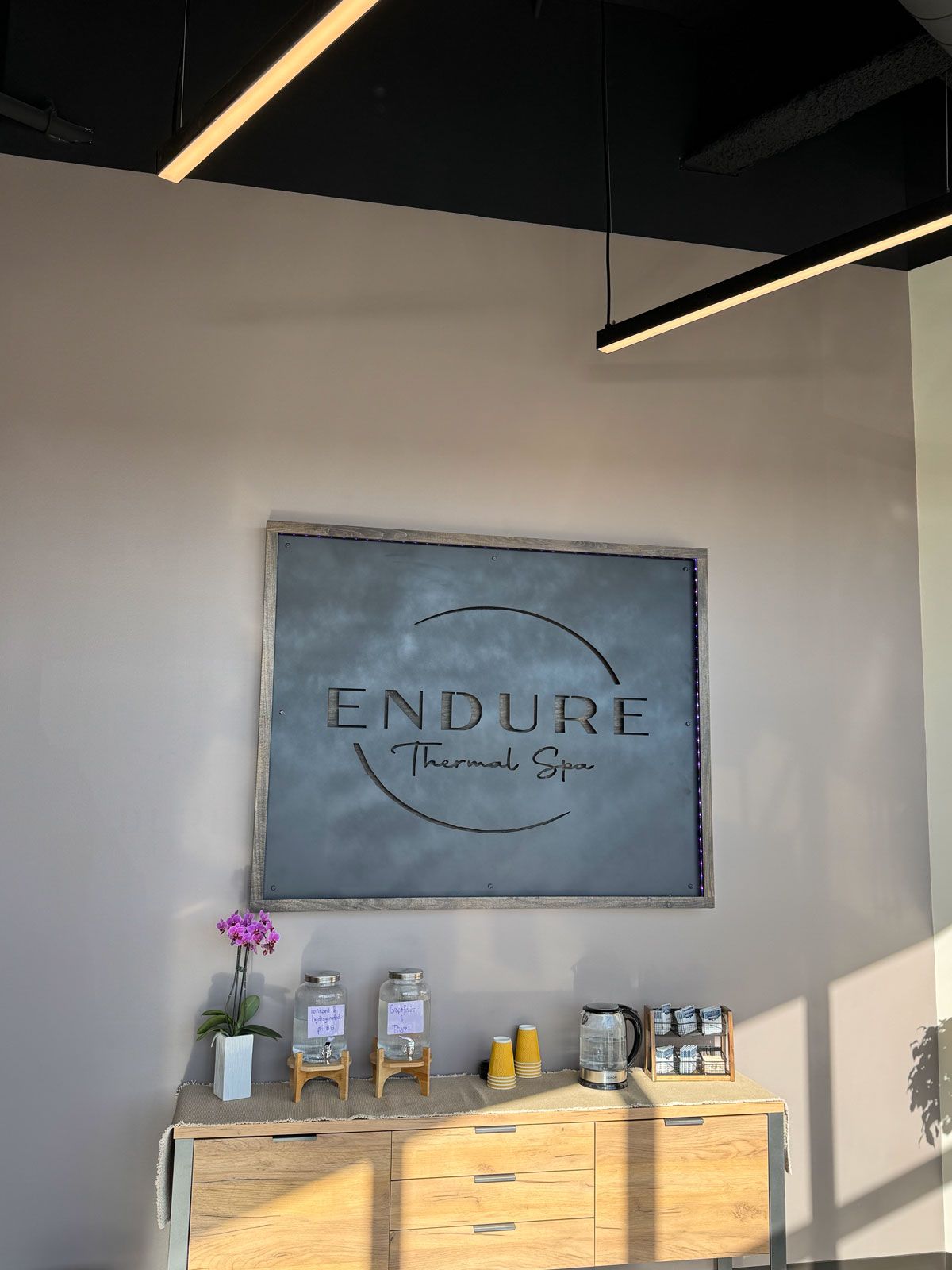 There is a sign on the wall that says `` endure ''.