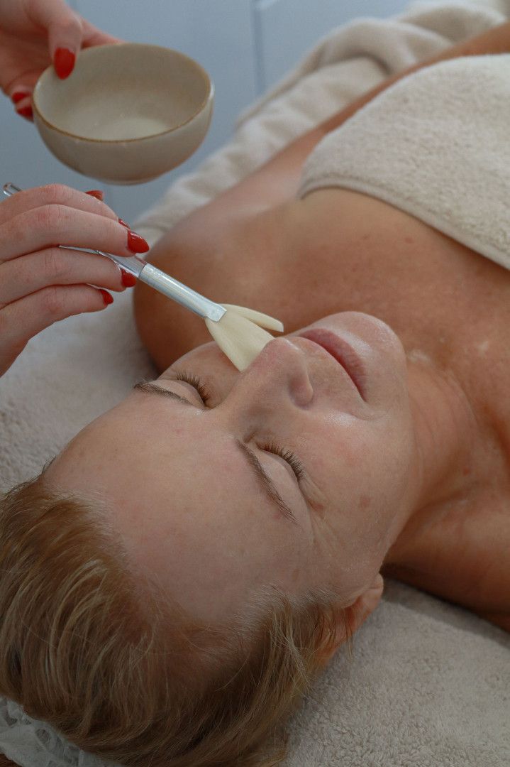 Woman receiving a facial treatment; technician applies mask with brush.— Bombshell Body Bar In Meikleville Hill, QLD