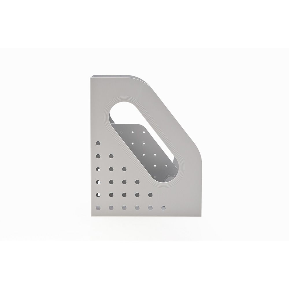 Un revistero gris con agujeros sobre un fondo blanco.