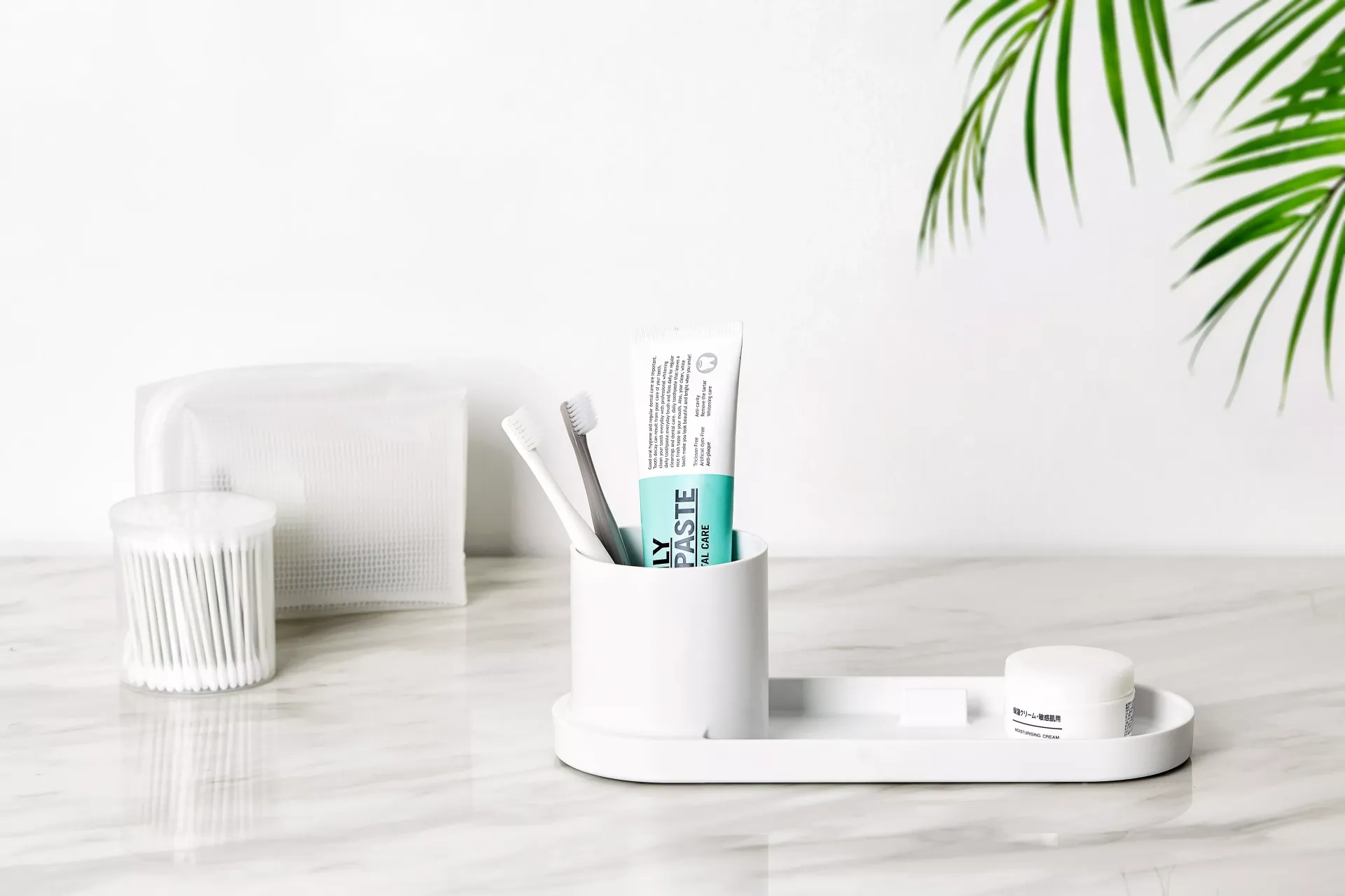 Bandeja de soporte con material de higiene