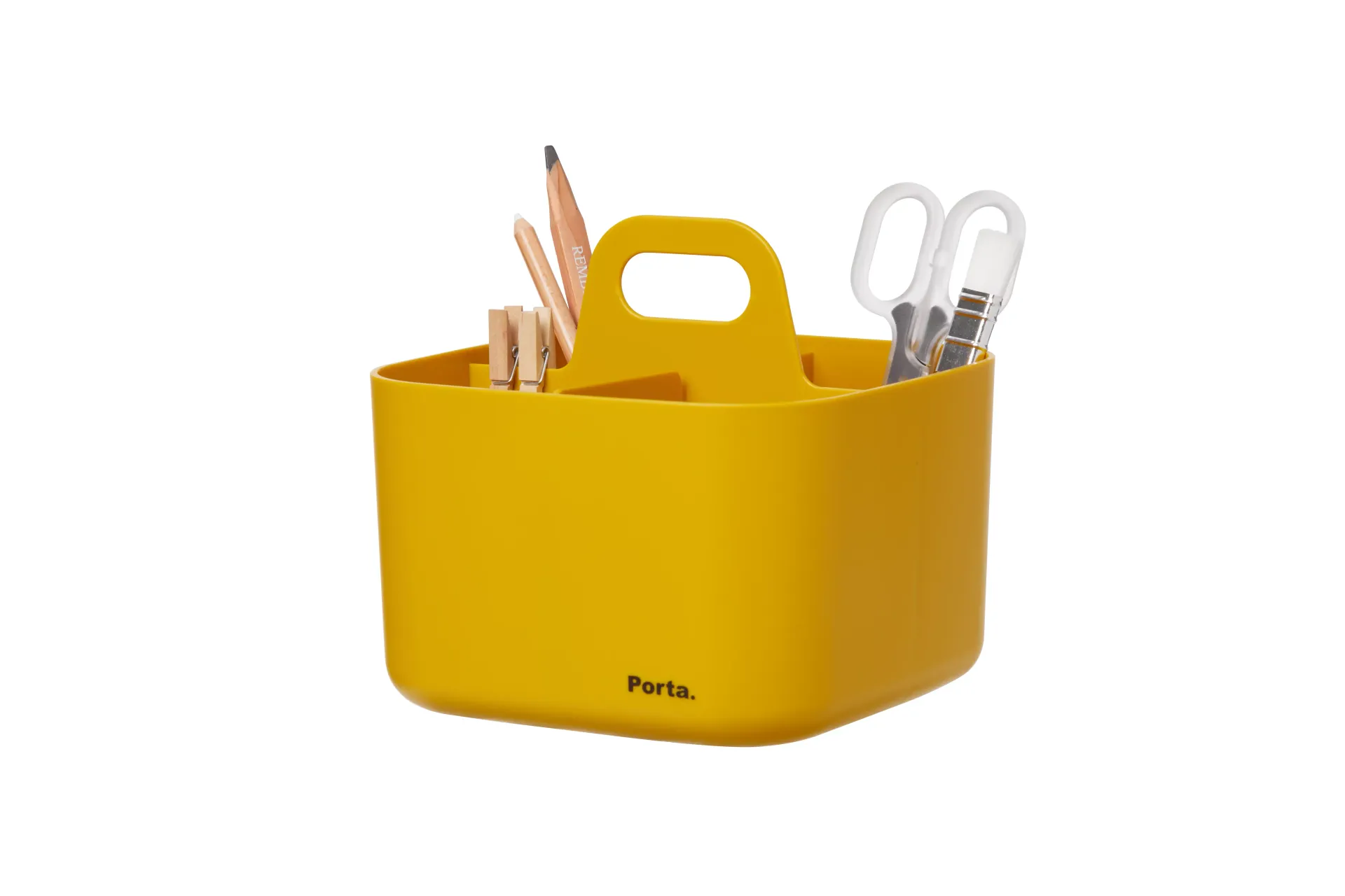 Un recipiente amarillo lleno de lápices, tijeras y bolígrafos.