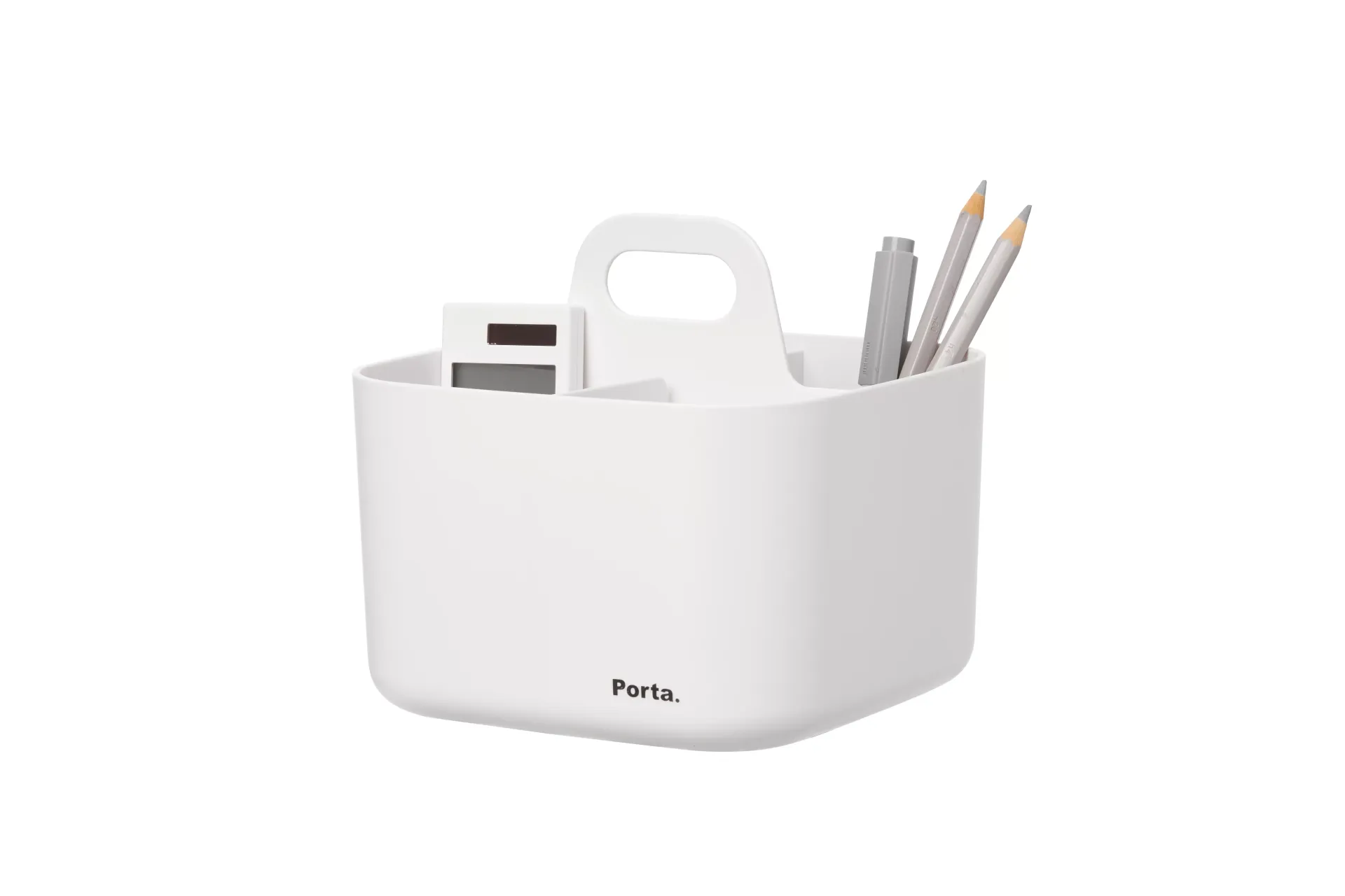Un recipiente blanco lleno de lápices, tijeras y cinta adhesiva.