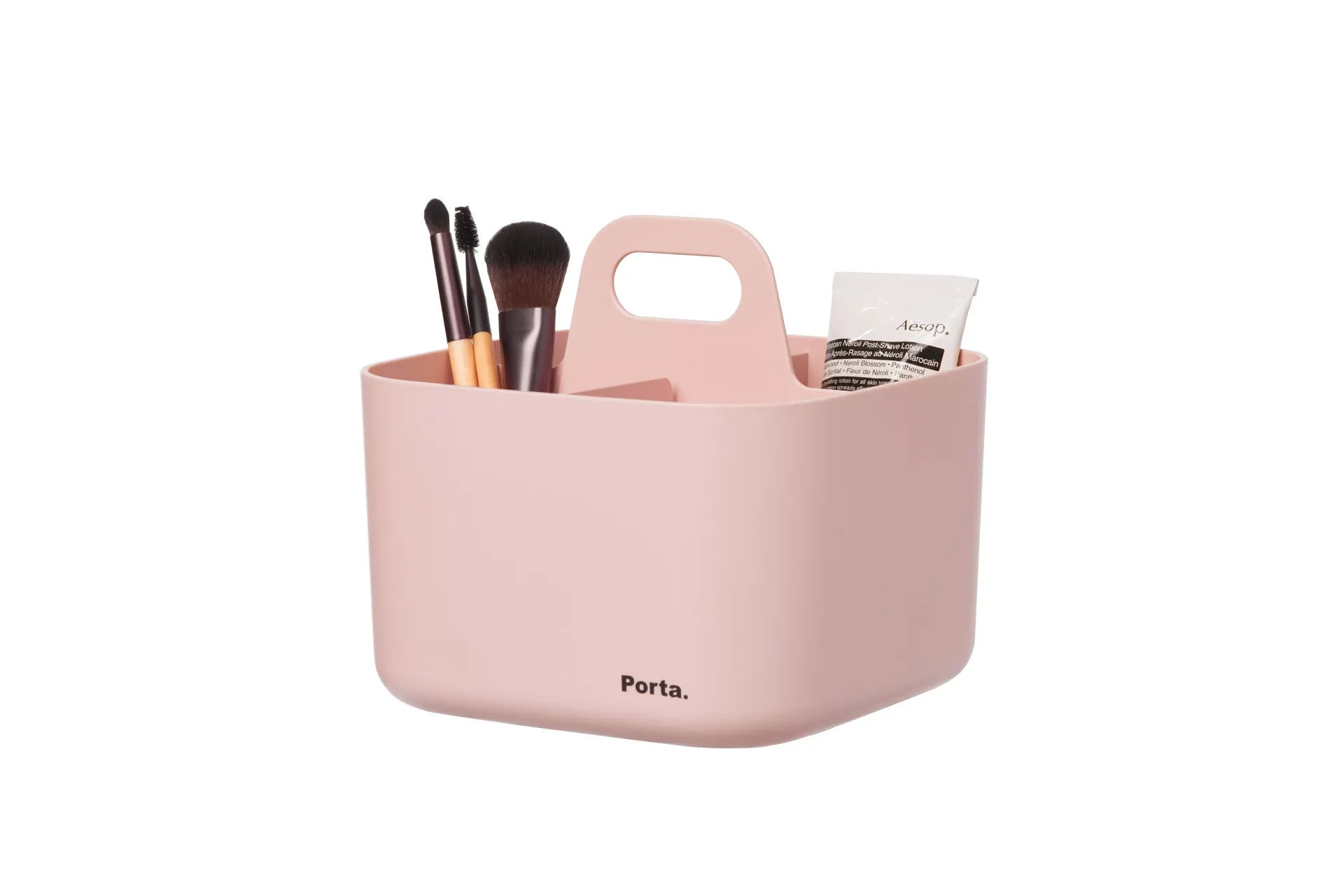 Un recipiente de plástico rosa lleno de pinceles de maquillaje y cosméticos.