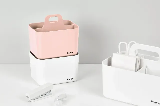 Cesta organizadora de la basura emparejada con otra.