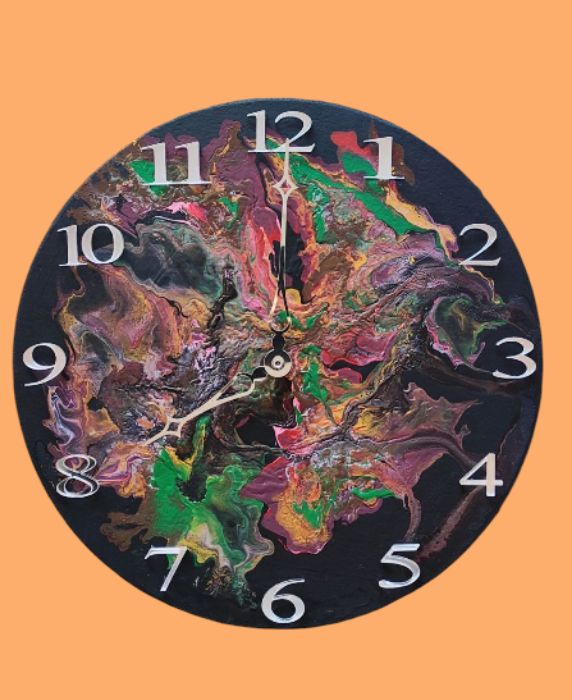 Un orologio colorato con le lancette sui numeri da 1 a 12