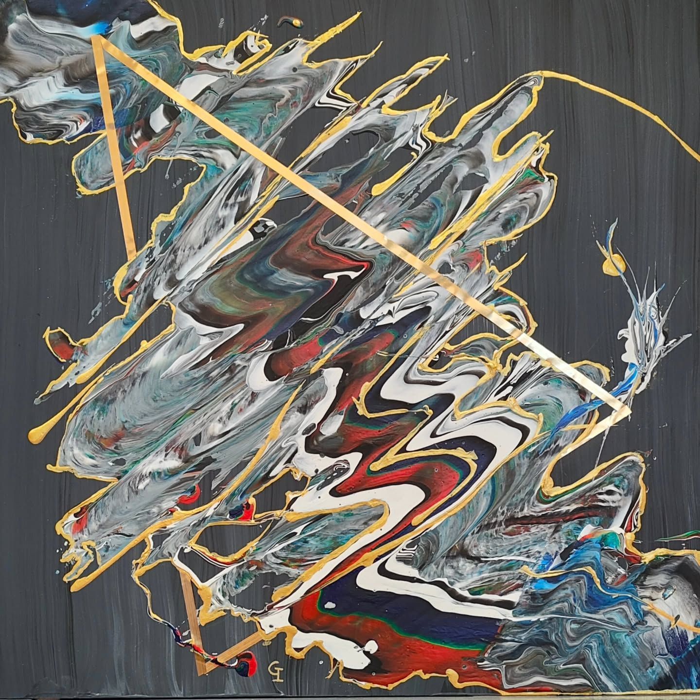 Un dipinto con un triangolo al centro