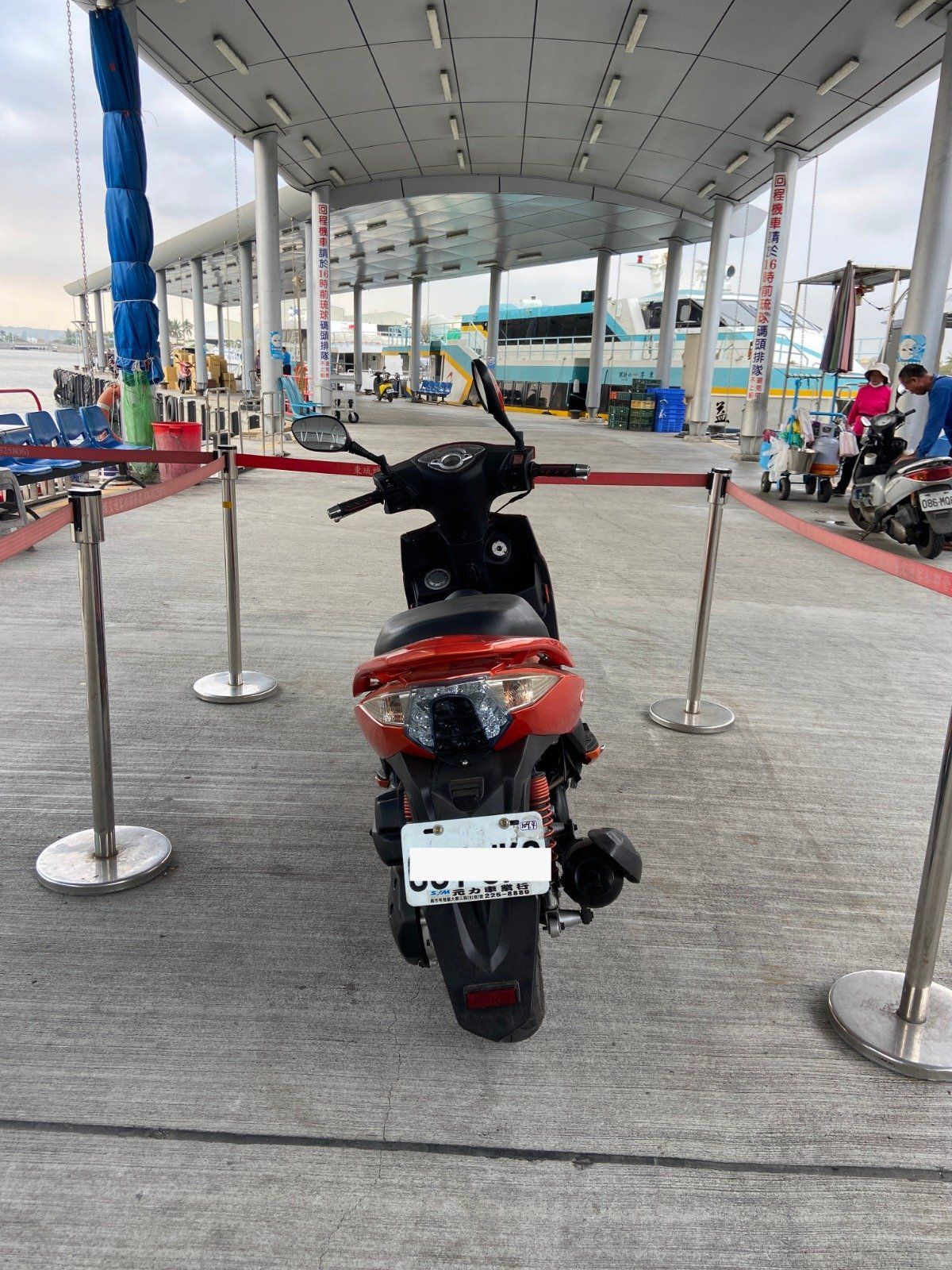 scooter on ferry xiaoliuqiu