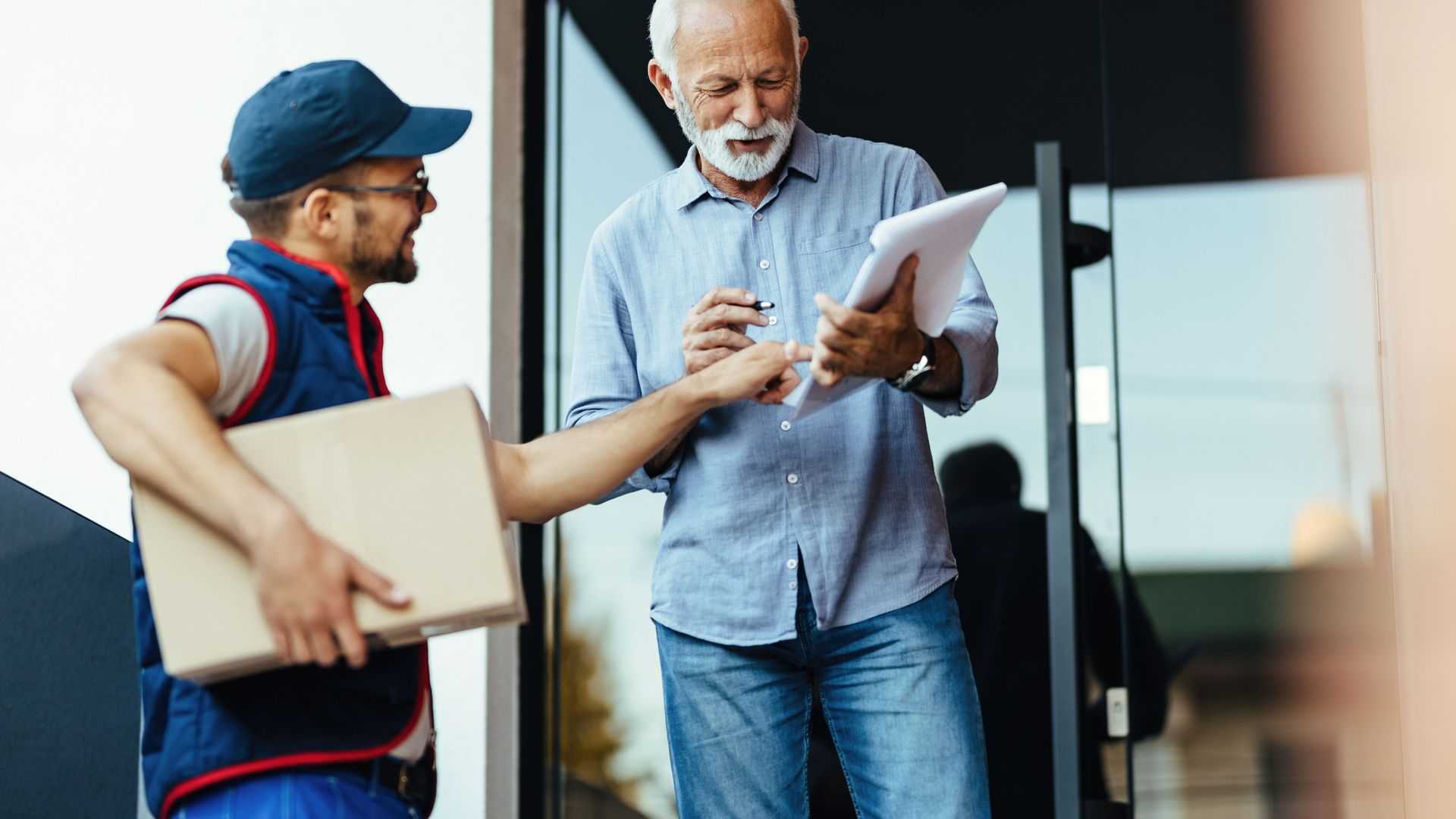 Are you a warehousing business looking to solve the last-mile conundrum? Here are 5 technologies 