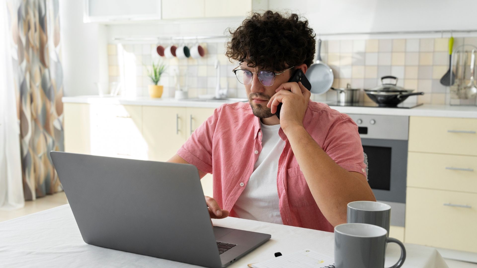 Remote and hybrid working are becoming more and more common in many sectors.