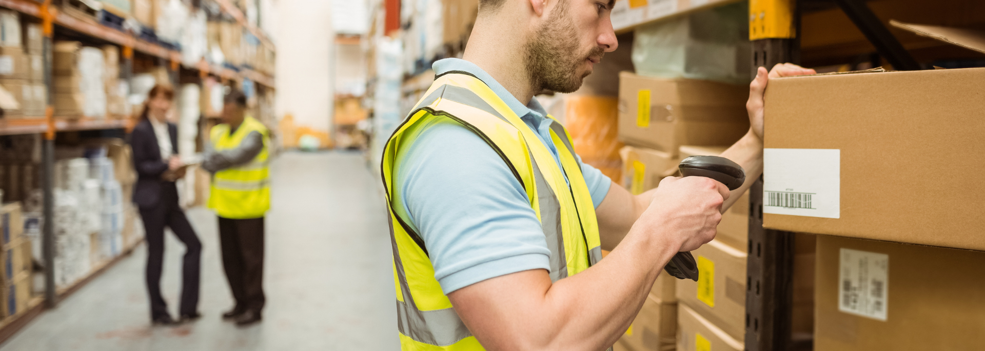 Picture of a person picking goods in a warehouse. 