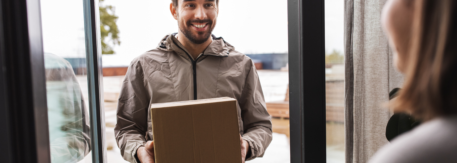 Picture of a person delivering a parcel. 