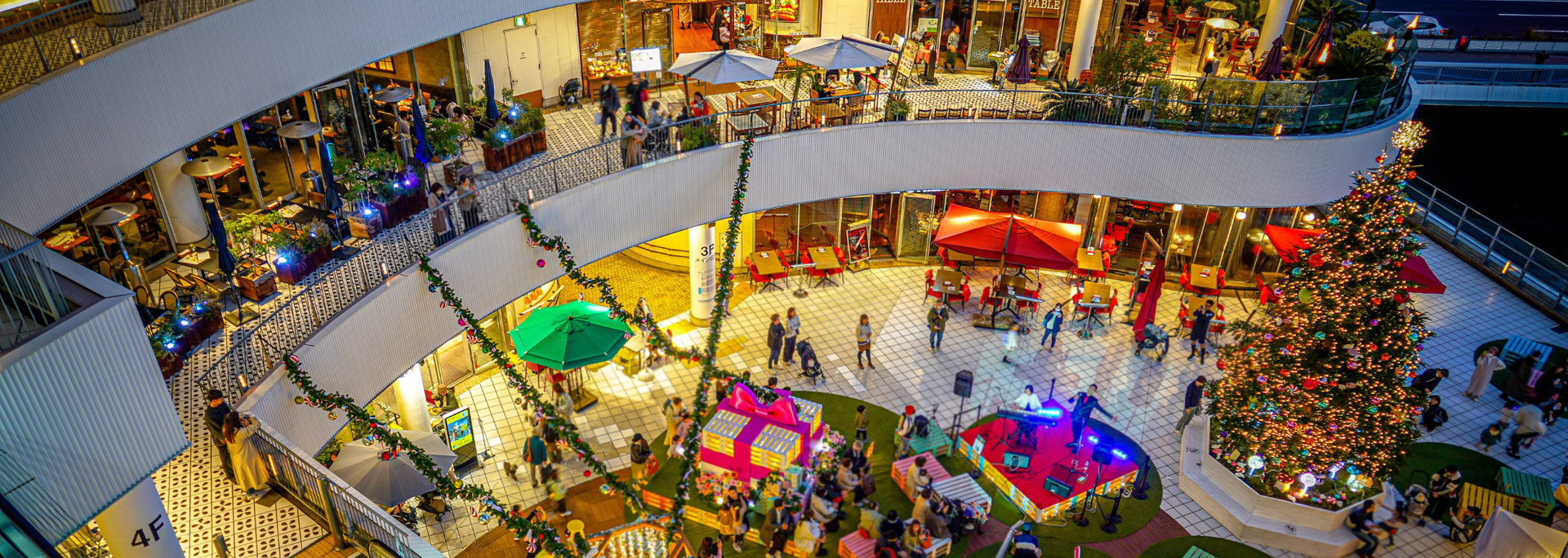 Picture of a festive shopping centre. Picture of a festive shopping centre.