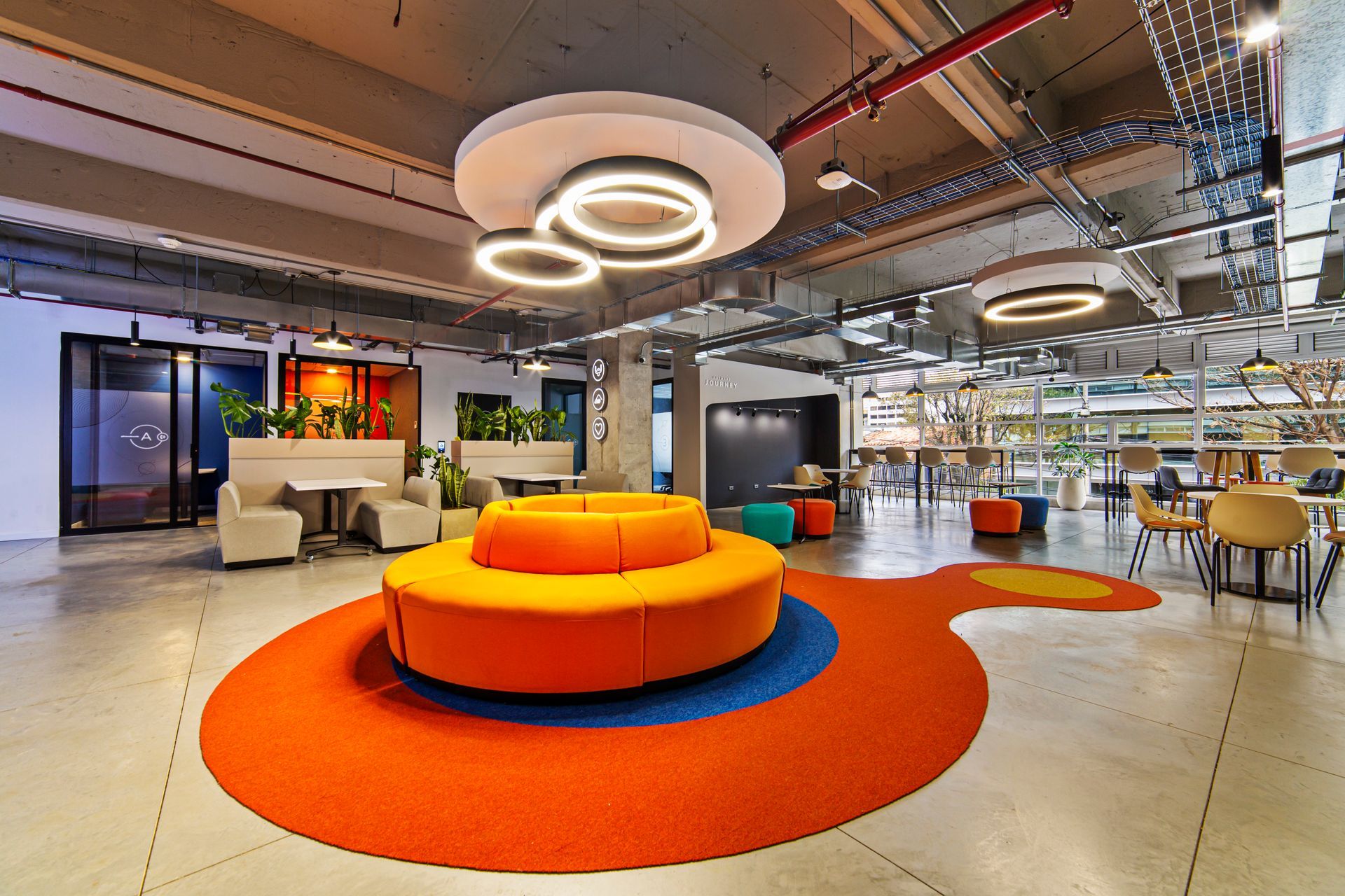 espacio de oficina con arquitectura interior