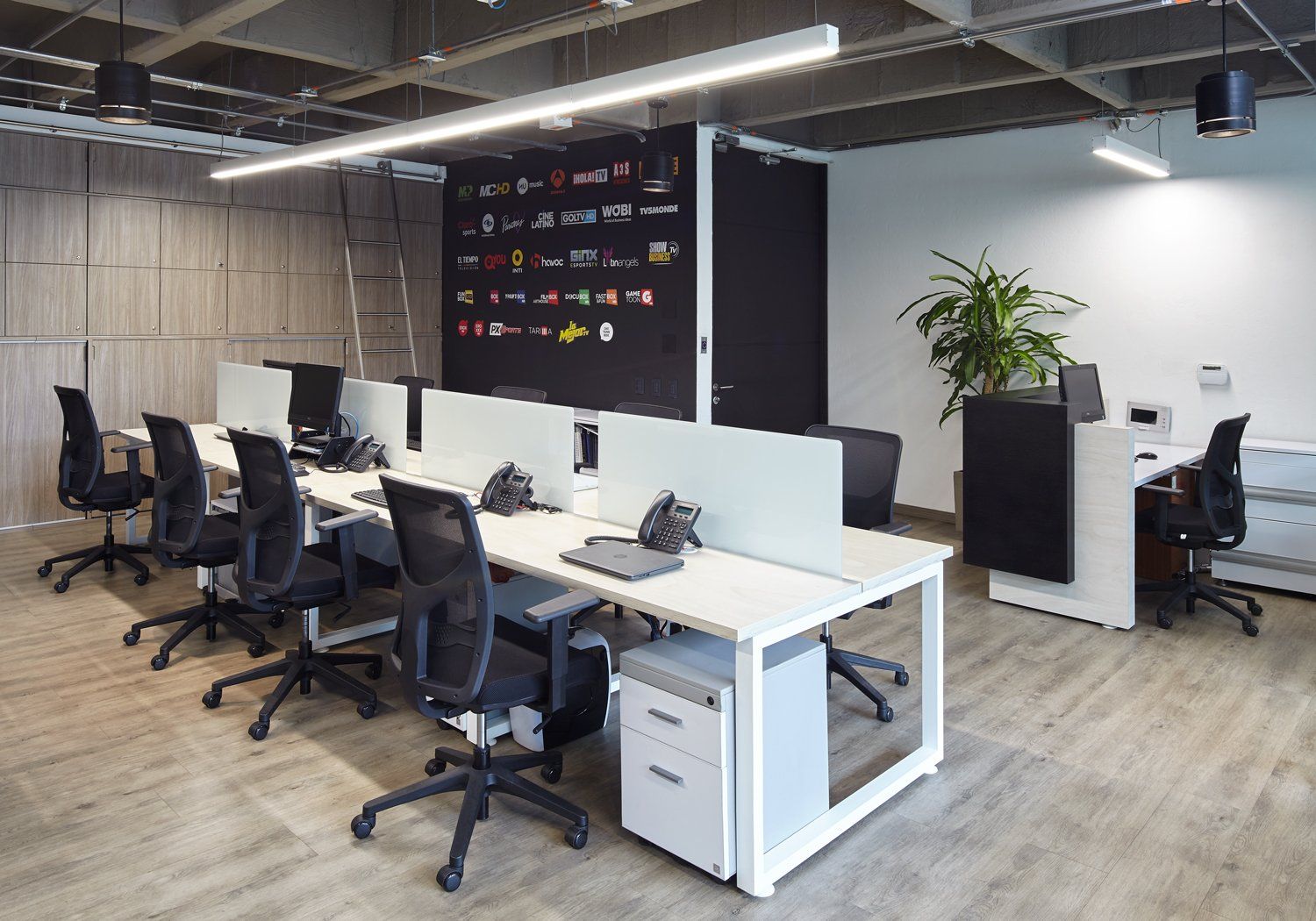 Muebles de oficina y entornos de trabajo únicos