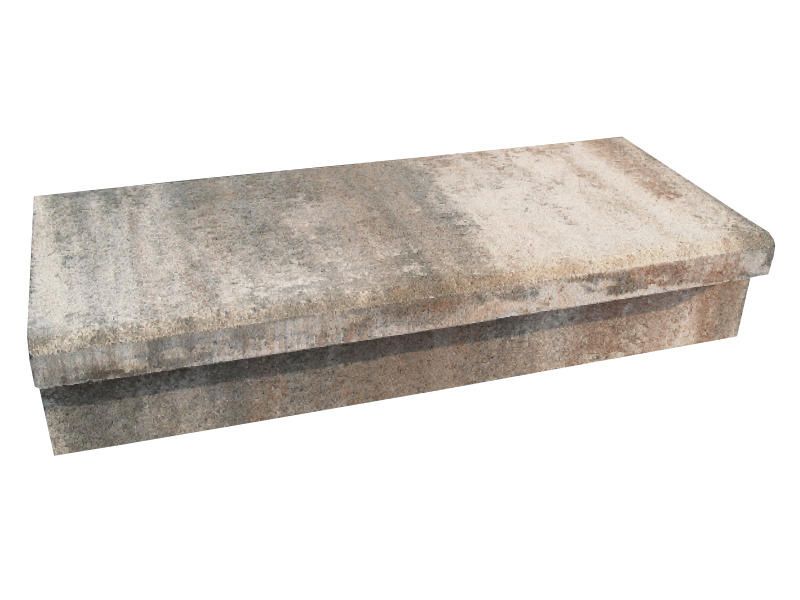 Eine Betonstufe auf weißem Hintergrund