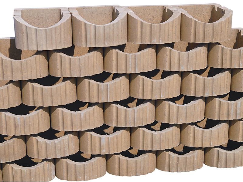 Ein Stapel übereinander gestapelter Kartons