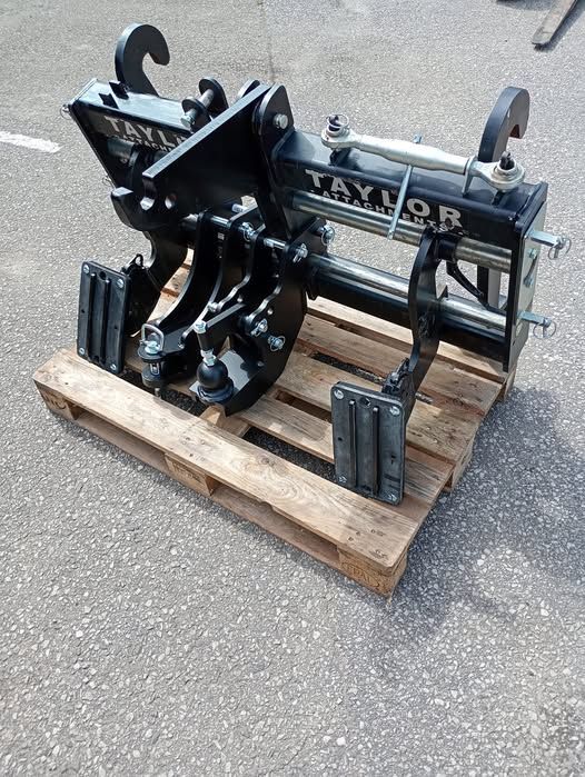 3 point linkage headstock with hooklifter kit