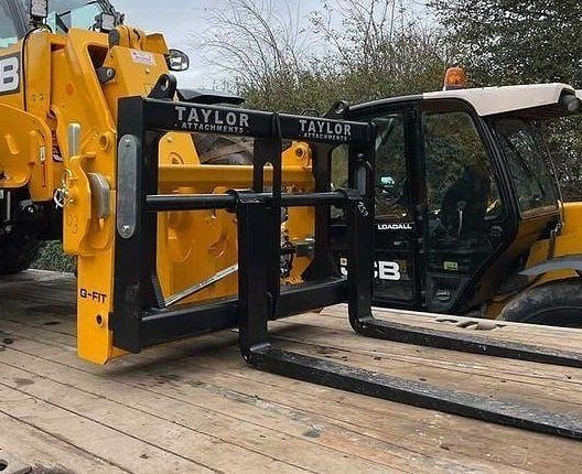 Floating Pallet Fork Frame Attachment