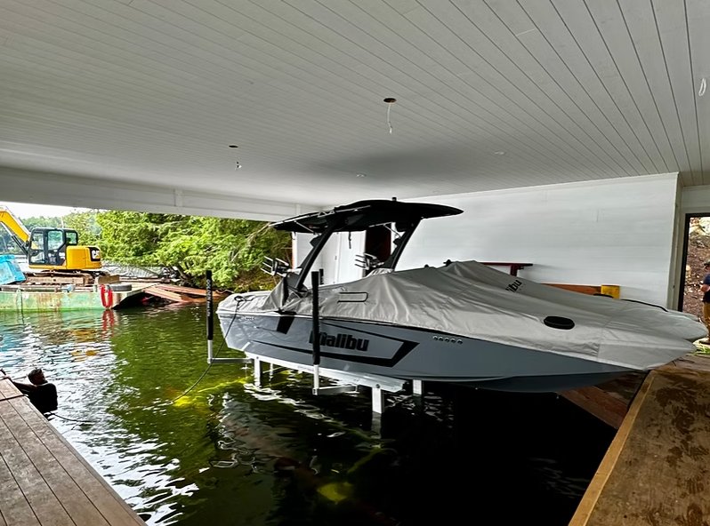 GOLDEN TORNADO HYDRAULIC BOAT LIFTS