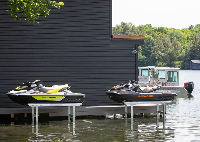 GOLDEN TORNADO HYDRAULIC BOAT LIFTS