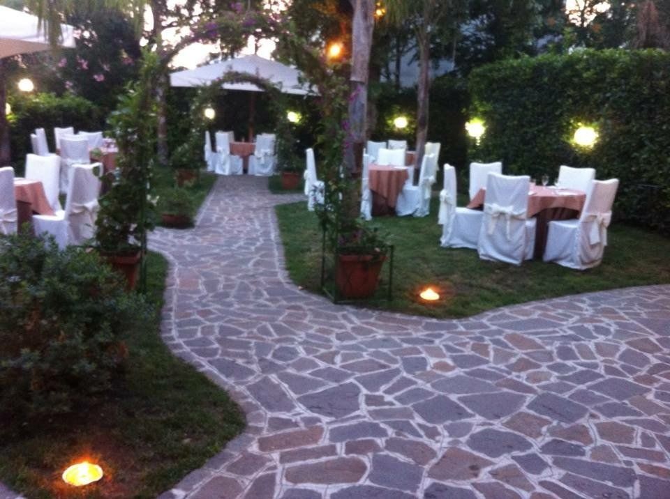 Vialetto esterno ristorante