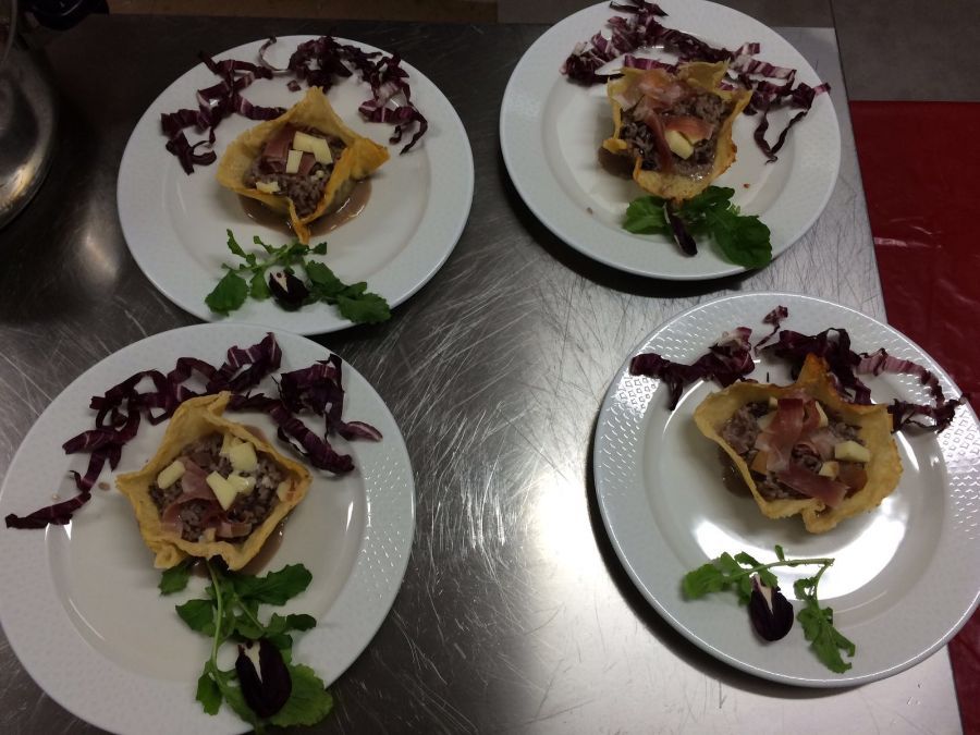 secondo piatti pronti per essere serviti