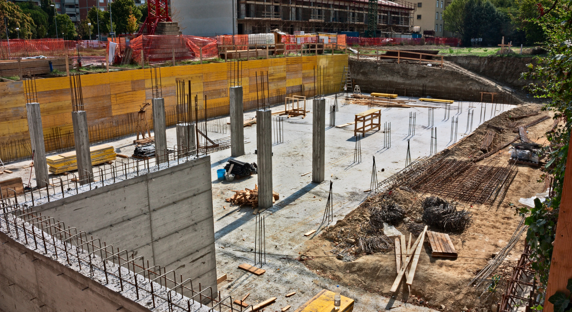 An aerial view of a construction site with a lot of concrete pillars.