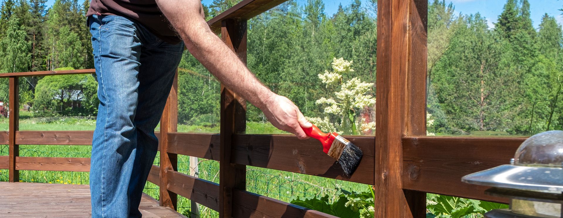 Paints a wooden deck