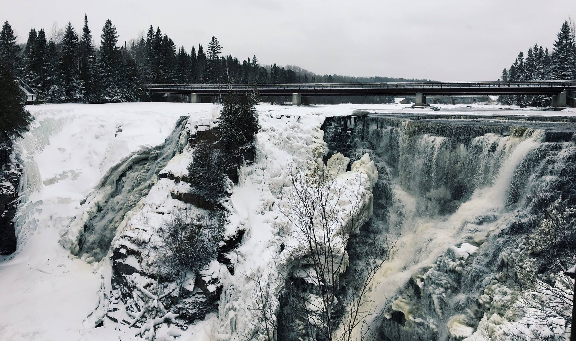 frozen kakabeka falls thunder bay