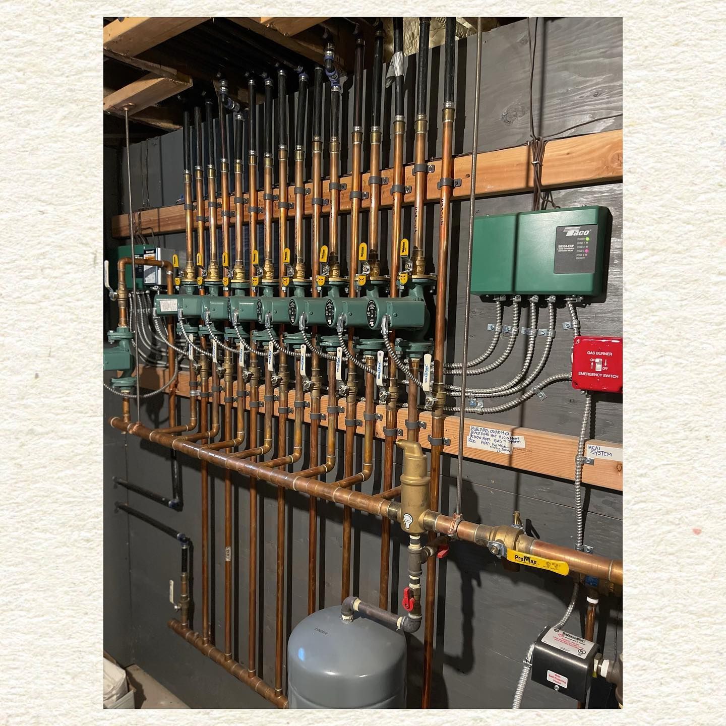 A bunch of pipes are hanging on a wall in a room.