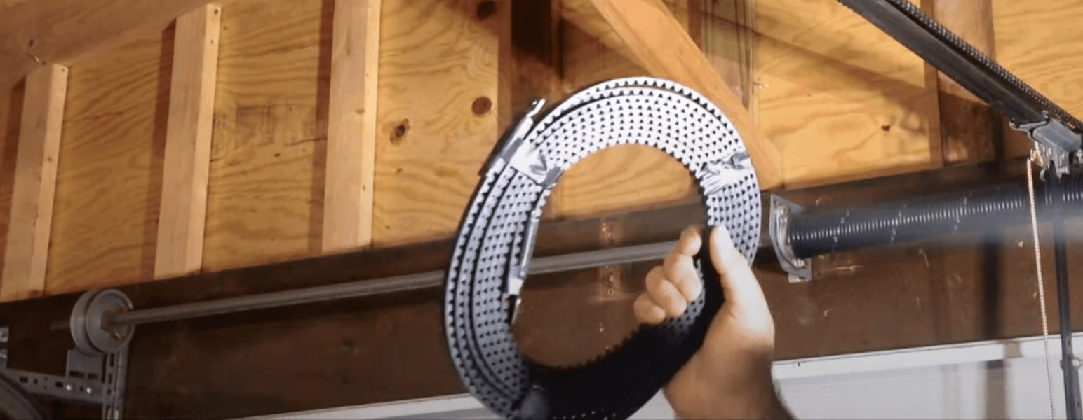 How to operate simple maintenance in your garage door