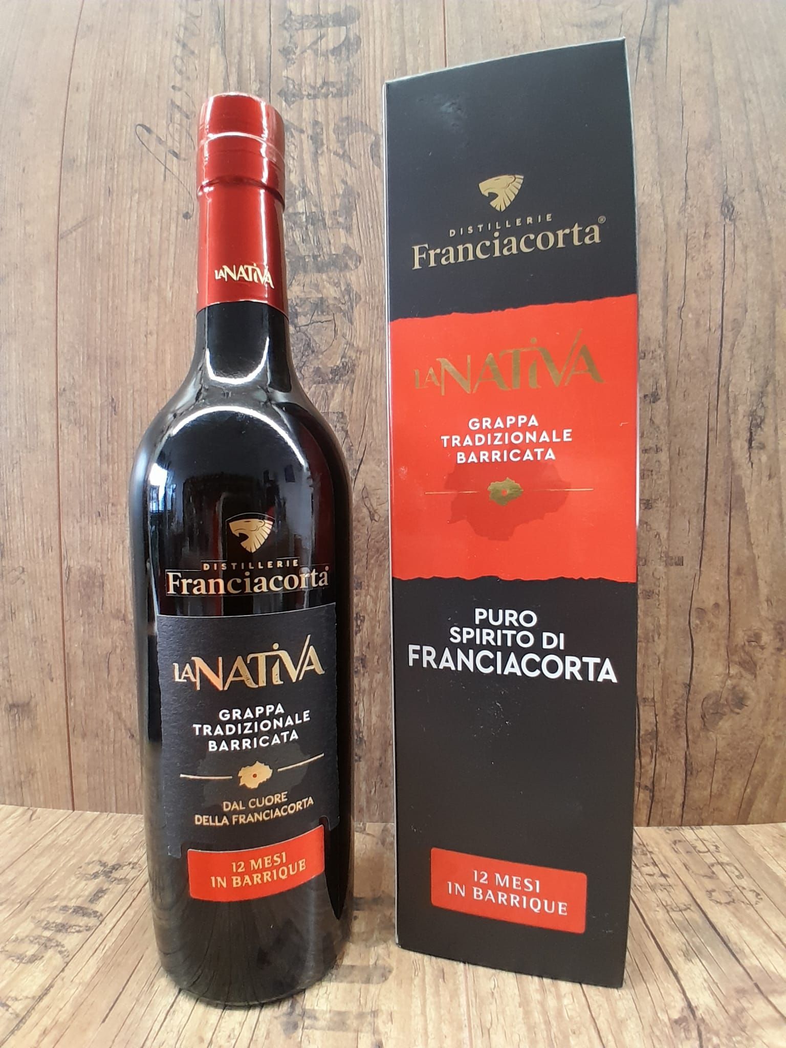 Una bottiglia di vino franciacorta