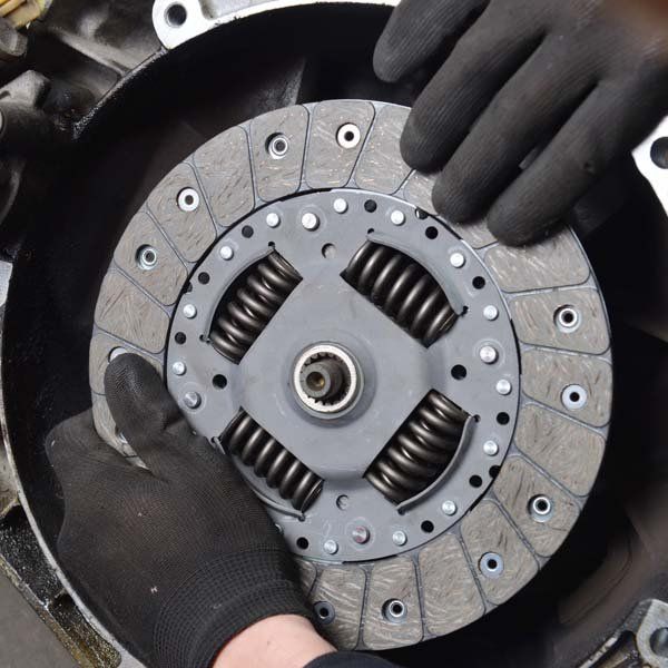 huntingdale automotive repairs 4wd metal clutch man holding silver metal clutch