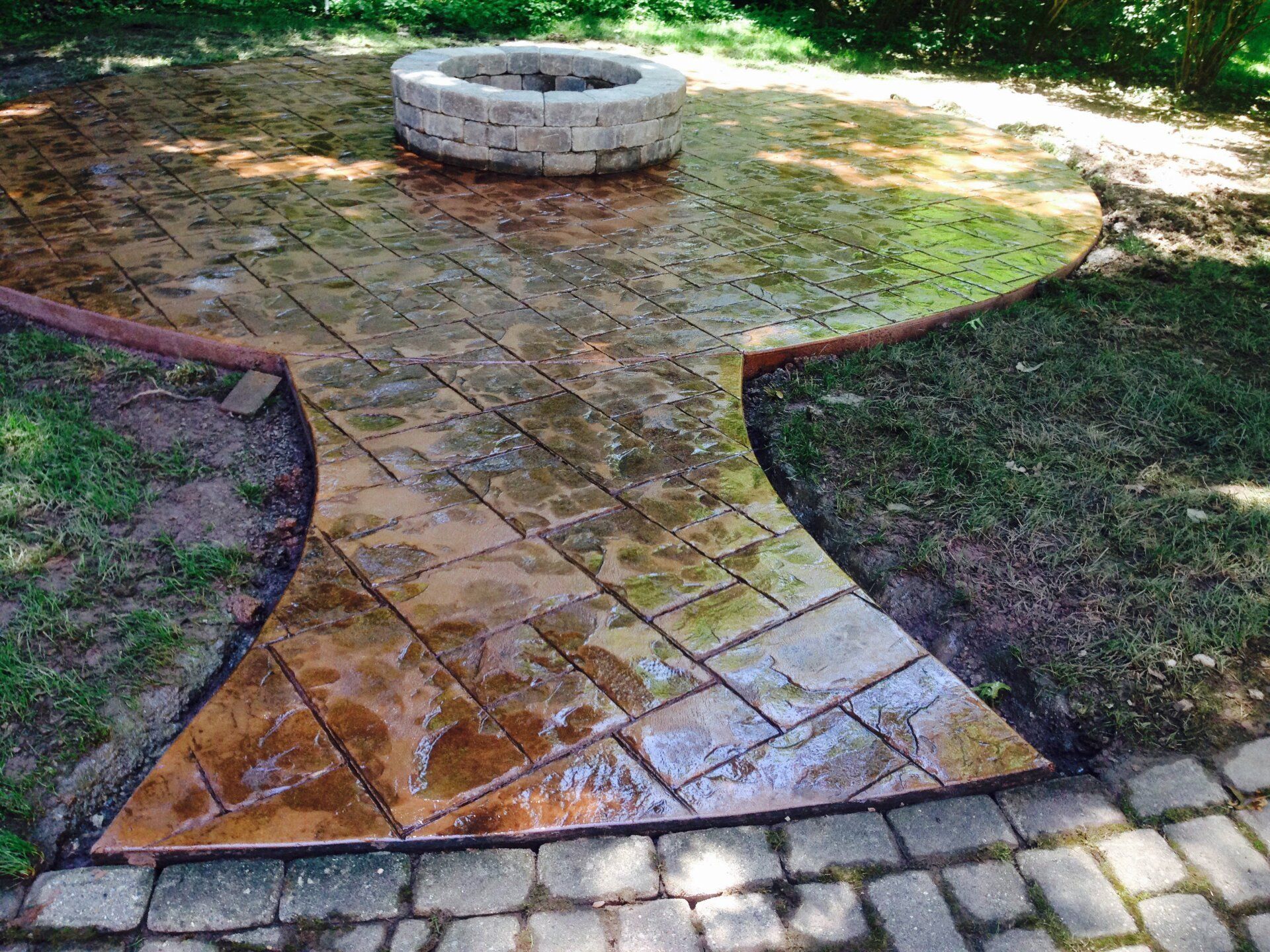 Shiny Fire Pit Floor | Strongsville, OH | Bella Cement