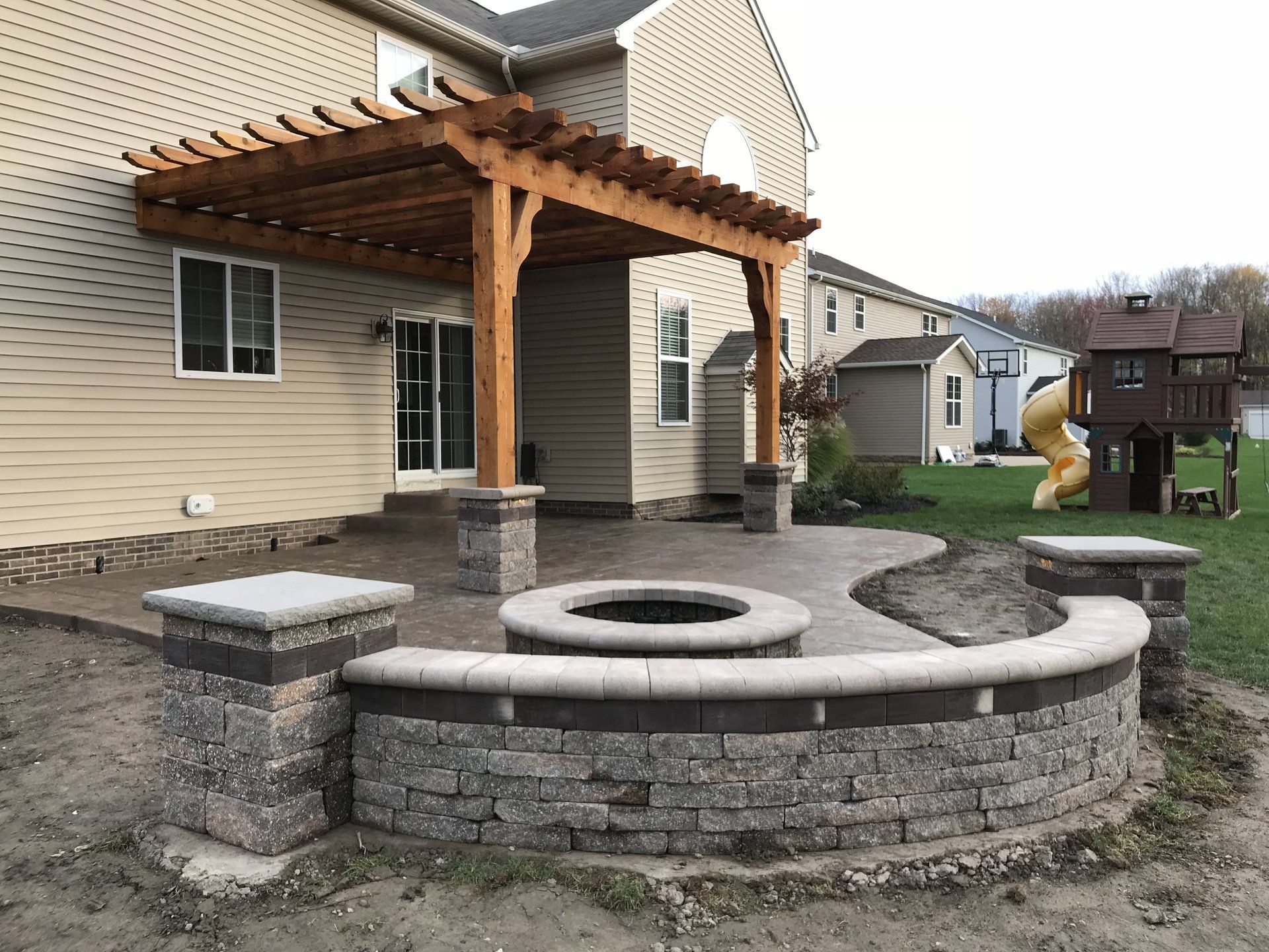 Backyard Fire Pit and Seating Wall | Strongsville, OH | Bella Cement
