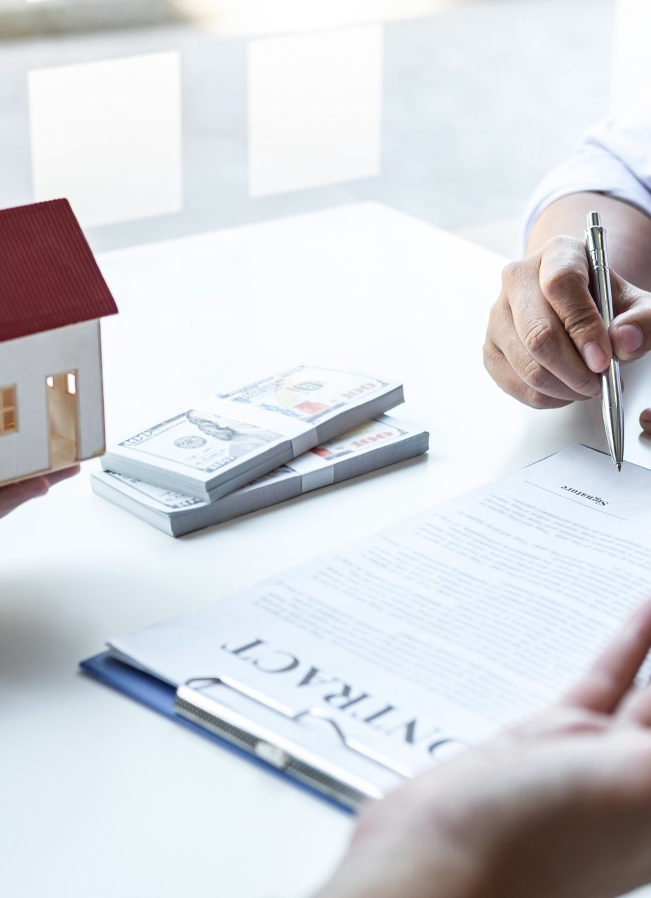an estate broker signing up a contract